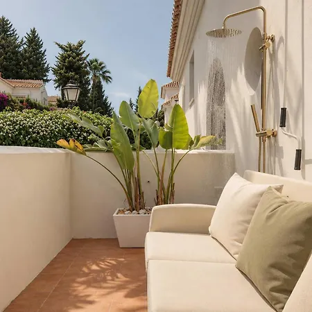 Ivy Pool Nueva Andalucia Bbq