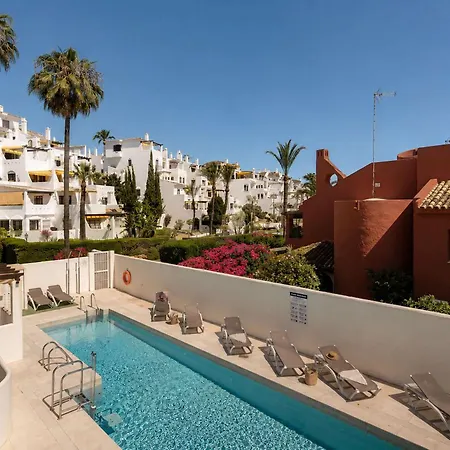 Ivy Pool Nueva Andalucia Bbq ماربيا