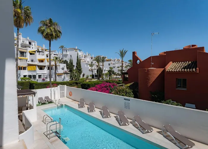 Ivy Pool Nueva Andalucia Bbq Marbella