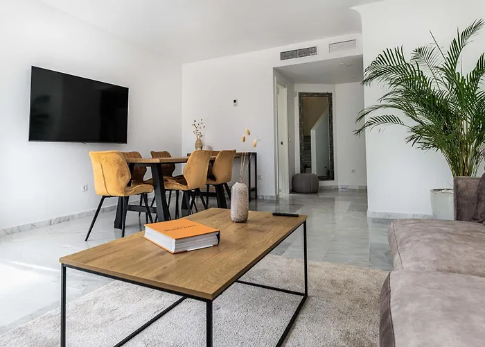 Ivy 3 Modern Bbq Gated Pool