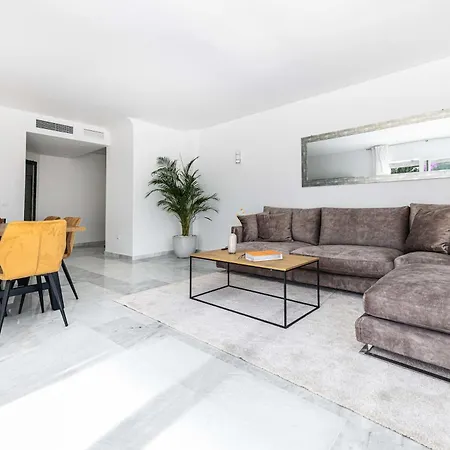 Ivy Pool Nueva Andalucia Bbq Apartamento